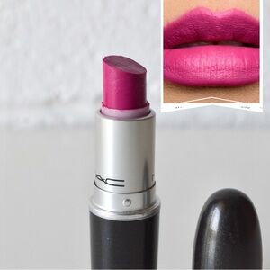 MAC Cosmetics Lipstick *FLAT OUT FABULOUS* Dark fuchsia